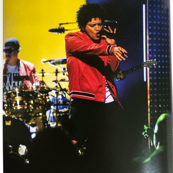 Bruno Mars 24K Magic World Tour Book - Picture 7 of 7